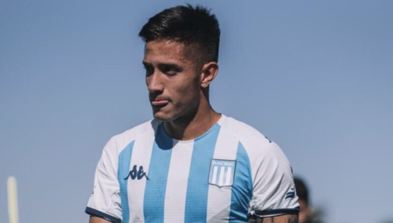 Fabián Sánchez en Racing como lateral izquierdo es seguido de cerca