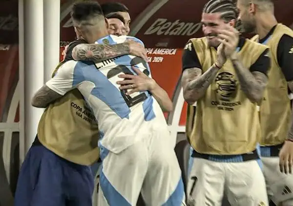 Lautaro Martínez en la Selección Argentina y su abrazo con Messi