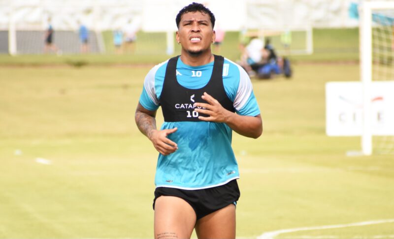 Roger sería titular en el equipo de Racing con Gimnasia