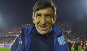 Costas le puso la vara alta a Roger Martínez en Racing