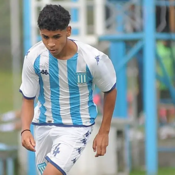 Tres victorias por goleada en Racing ante Riestra