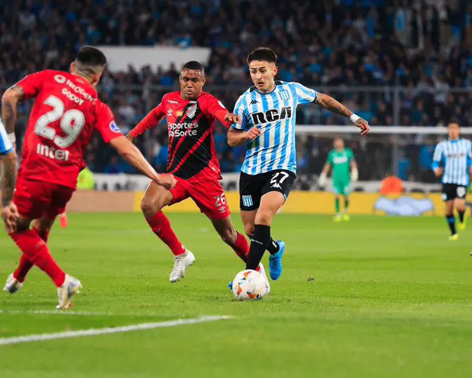 uno x uno de Racing con Paranaense