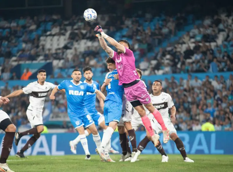 Maravilla Martínez en Racing contra Platense