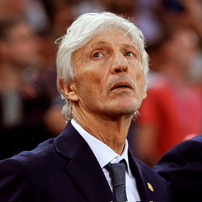 Racing va por Pékerman