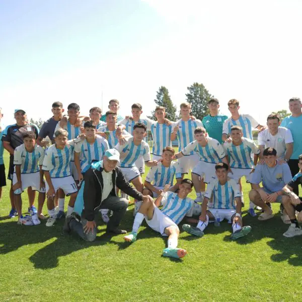 Racing terminó el torneo con gol del alcanzapelotas famoso