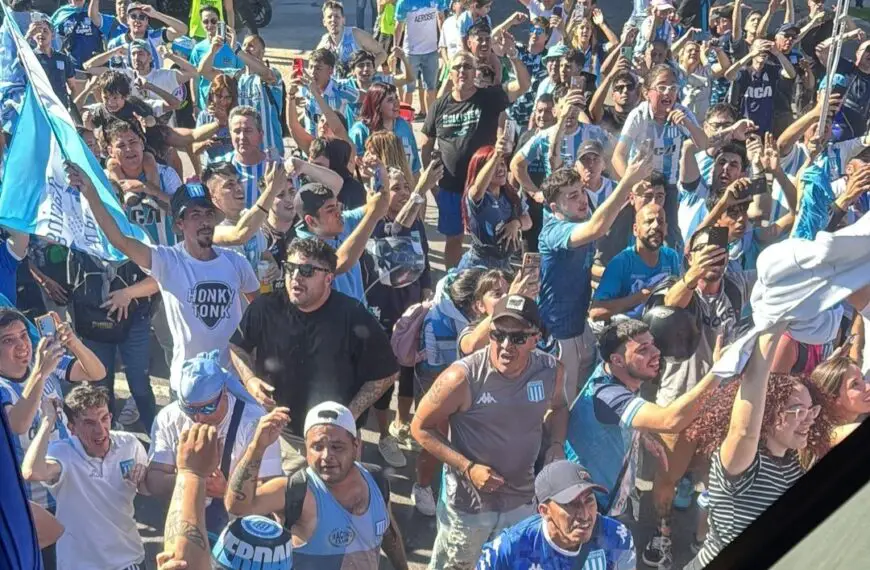 Tremendo banderazo despedida a jugadores de Racing