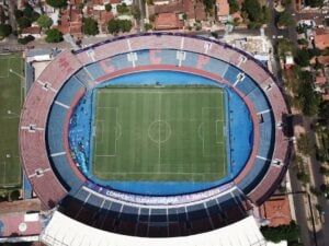 Habló el canchero: el campo de juego que espera a Racing