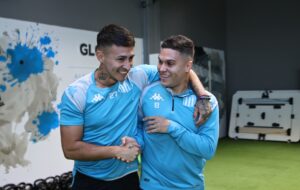 Juanfer Quintero se presentó en Racing, ¿puede seguir?