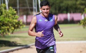 Santiago Quirós en Racing con Botafogo