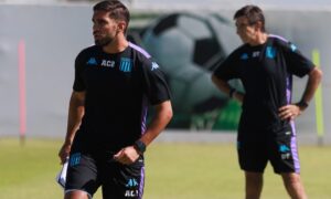 Racing no busca un lateral izquierdo, pero sí en otro puesto