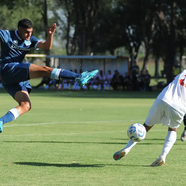 Racing fue más que Barracas pero le faltó el gol