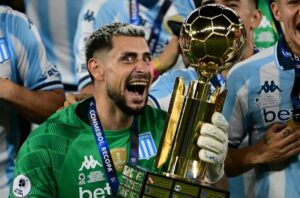 Arias: futbolista récord del Racing campeón de la Recopa