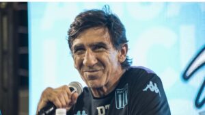 Su amor por Racing: Costas le respondió con todo a Vaccari