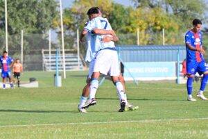 Dos goleadas y la Séptima como única puntera en Racing